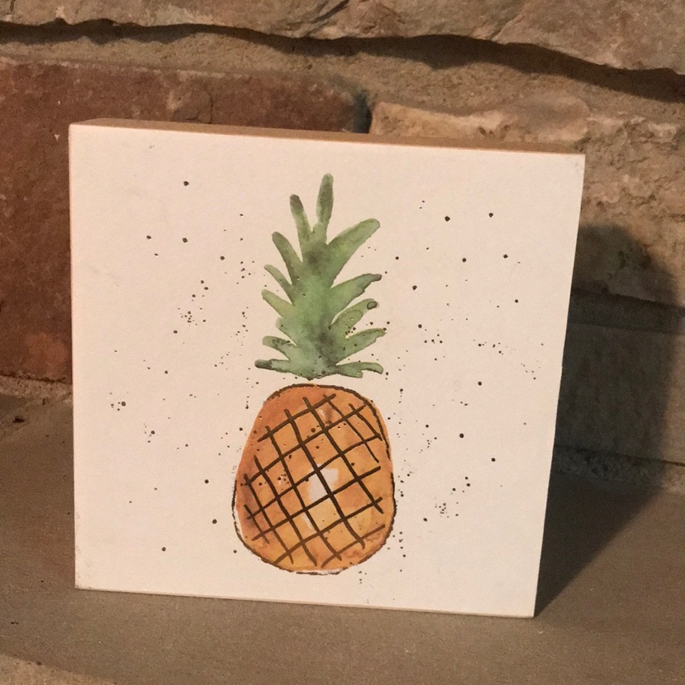 Pineapple sign